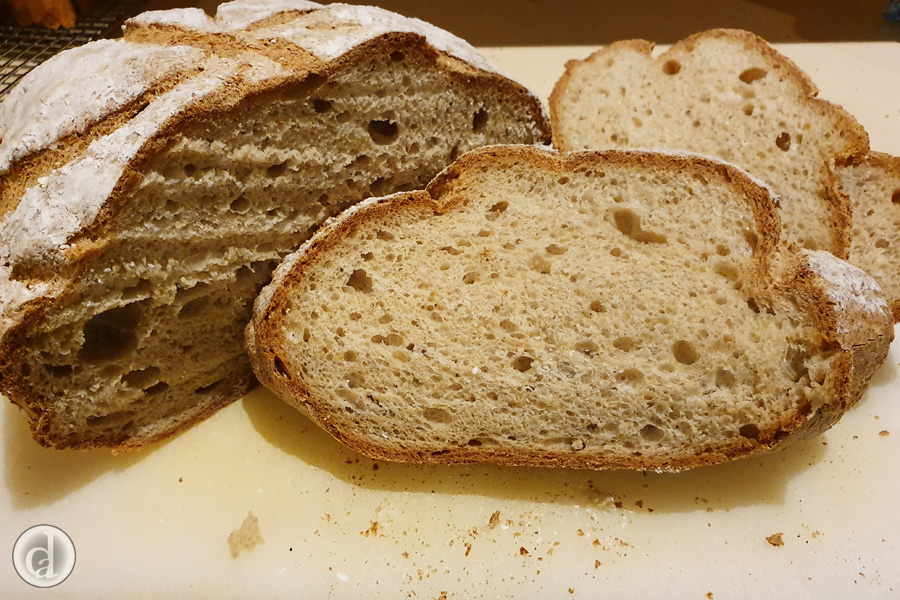 Hot bread with butter = delicious!